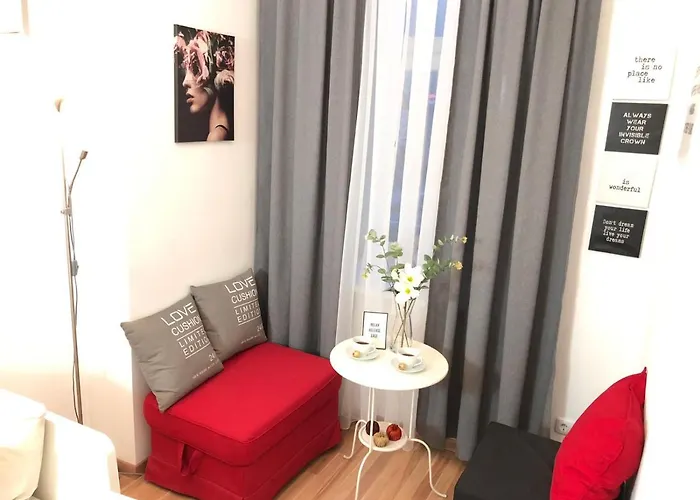 "be My Guest" Near Metro Station! Apartment *