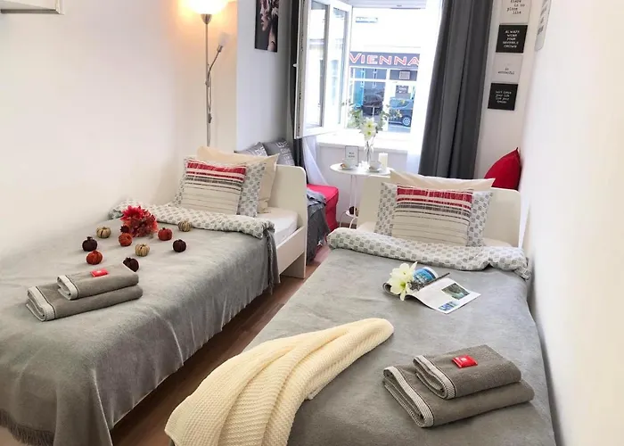 "be My Guest" Near Metro Station! Apartment