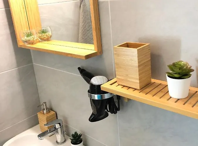 "be My Guest" Near Metro Station! Apartment *